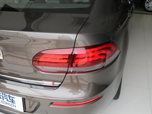 2016款1.6T 自动致臻型 尾灯