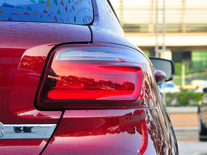 2016款1.6L 自动致悦型 尾灯