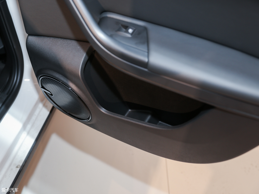 2016���^��3����SUV 1.6T �ք�������