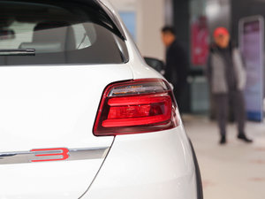 2016款1.6T 手动致享型 尾灯