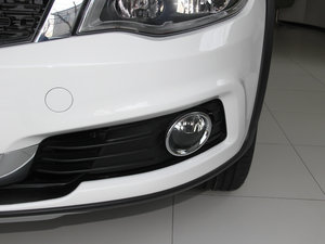 2016款1.6T 自动致悦型 前雾灯