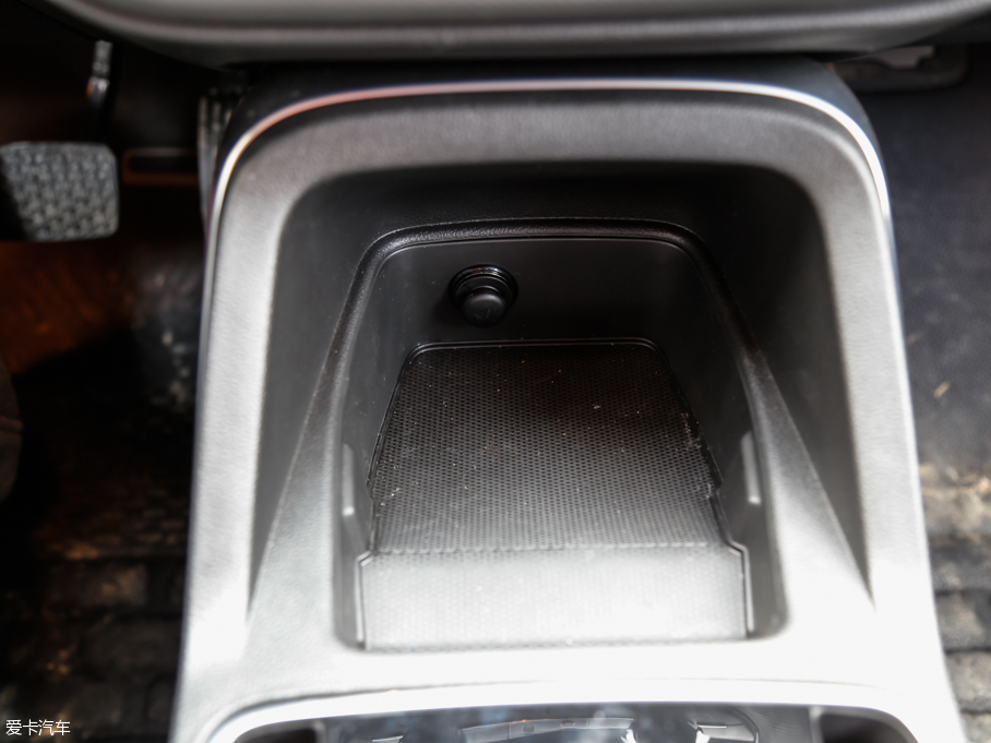 2016^5 SUV 1.6T ԄӺA