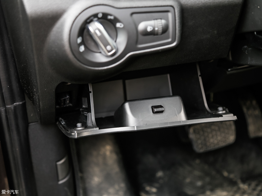 2016^5 SUV 1.6T Ԅ(dng)A