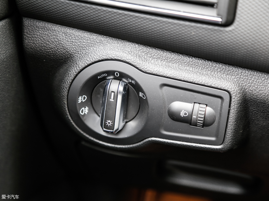 2016^5 SUV 1.6T ԄӺA