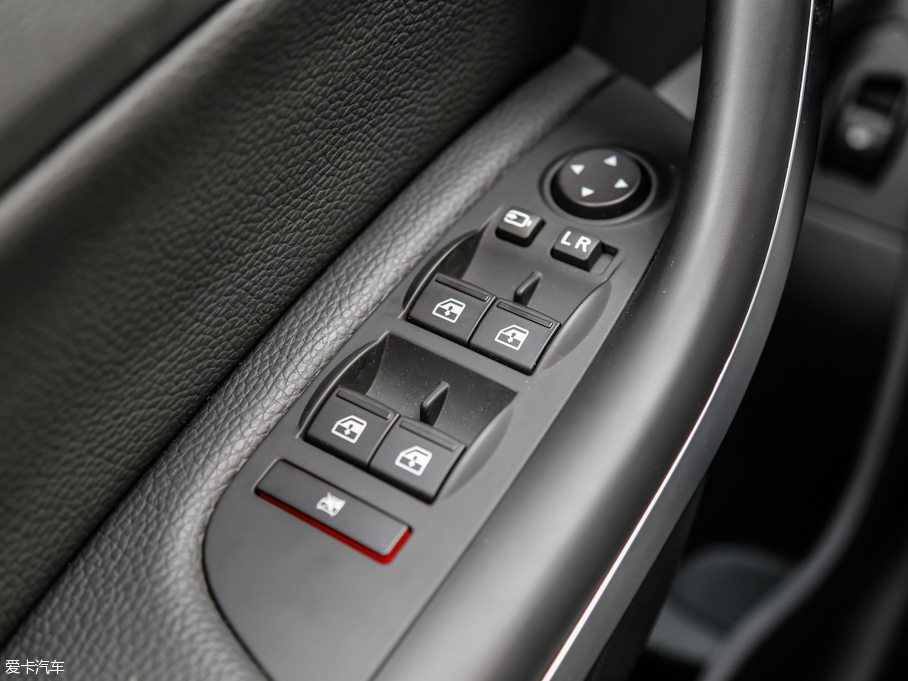 2016^5 SUV 1.6T ԄӺA