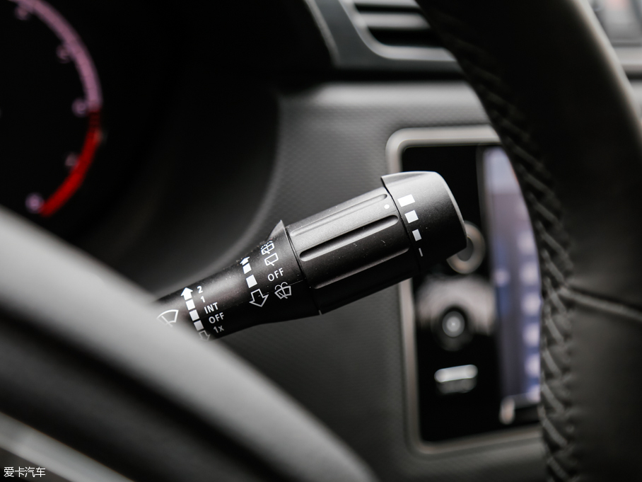 2016^5 SUV 1.6T ԄӺA