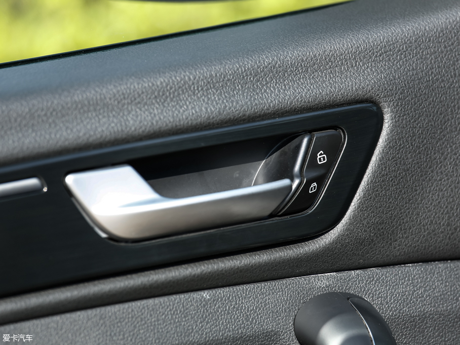 2016^5 SUV 1.6T ԄӺA