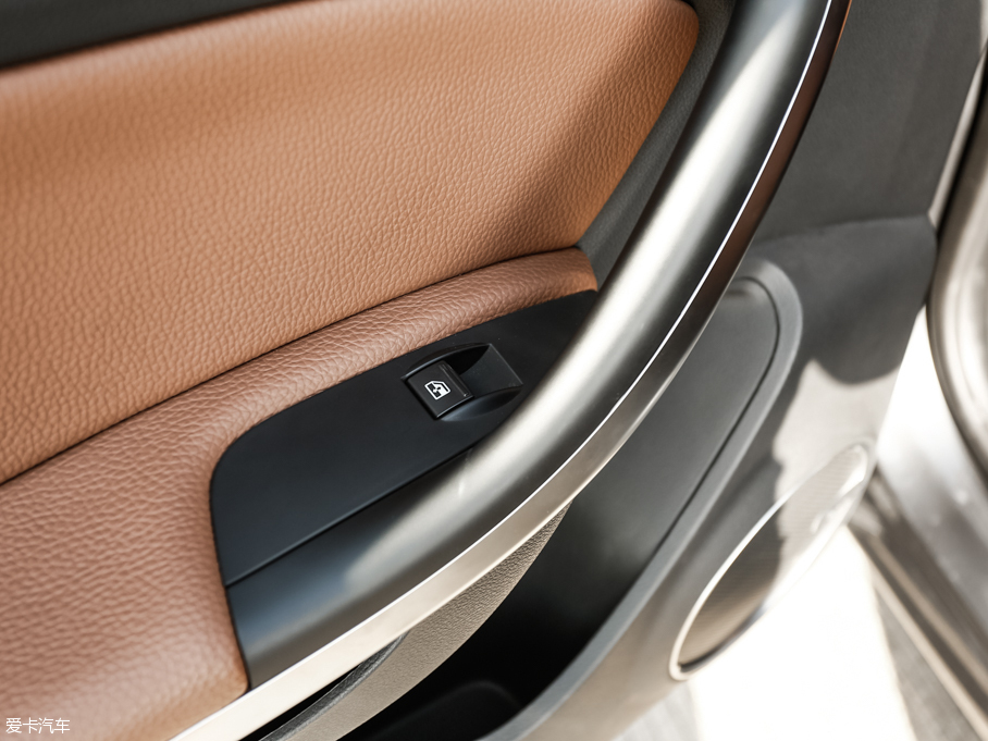 2016^5 SUV 1.6T ԄӺA