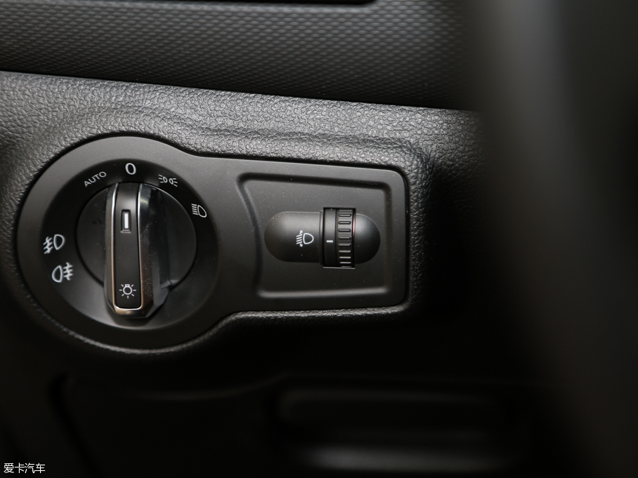 2016^5 SUV 1.6T Ԅ(dng)A