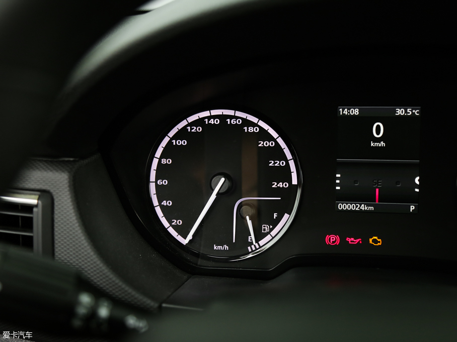 2016^5 SUV 1.6T ԄӺA