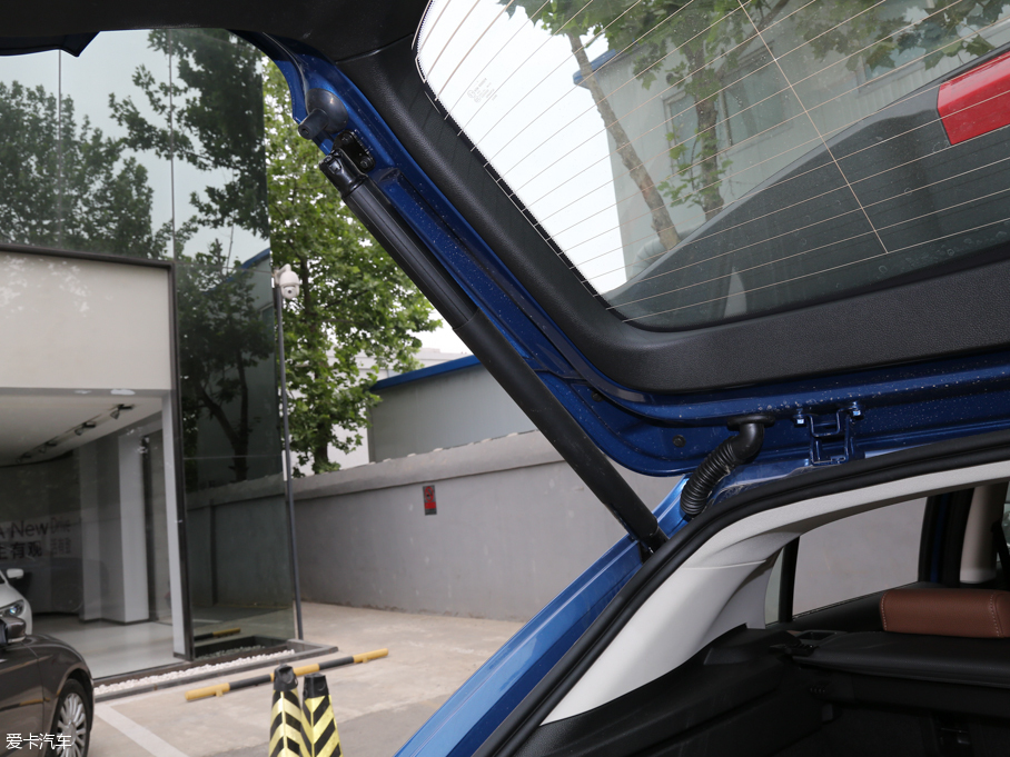 2016^5 SUV 1.6T ԄӺA