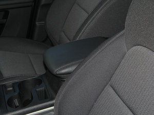2016款1.6T 自动舒适型 中央扶手箱