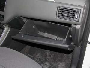 2016款1.6T 自动舒适型 手套箱