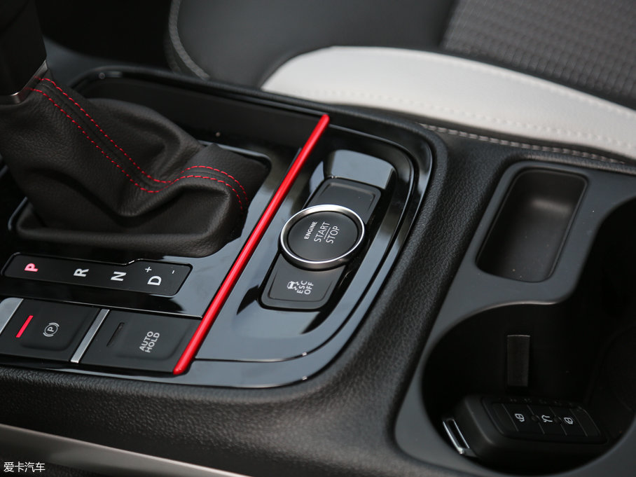 2017^5 SUV 1.6T Ԅ(dng)F