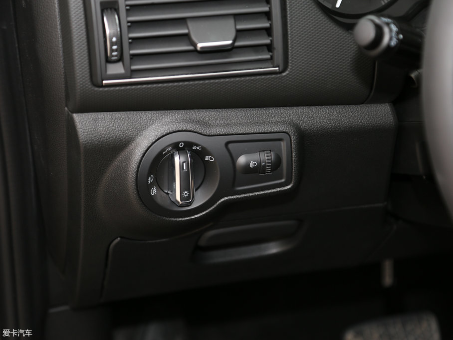 2017^5 SUV 1.6T ԄŞ