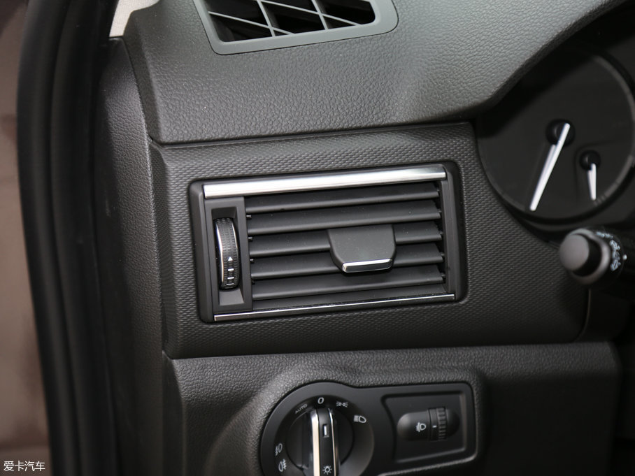 2017^5 SUV 1.6T ԄŞ