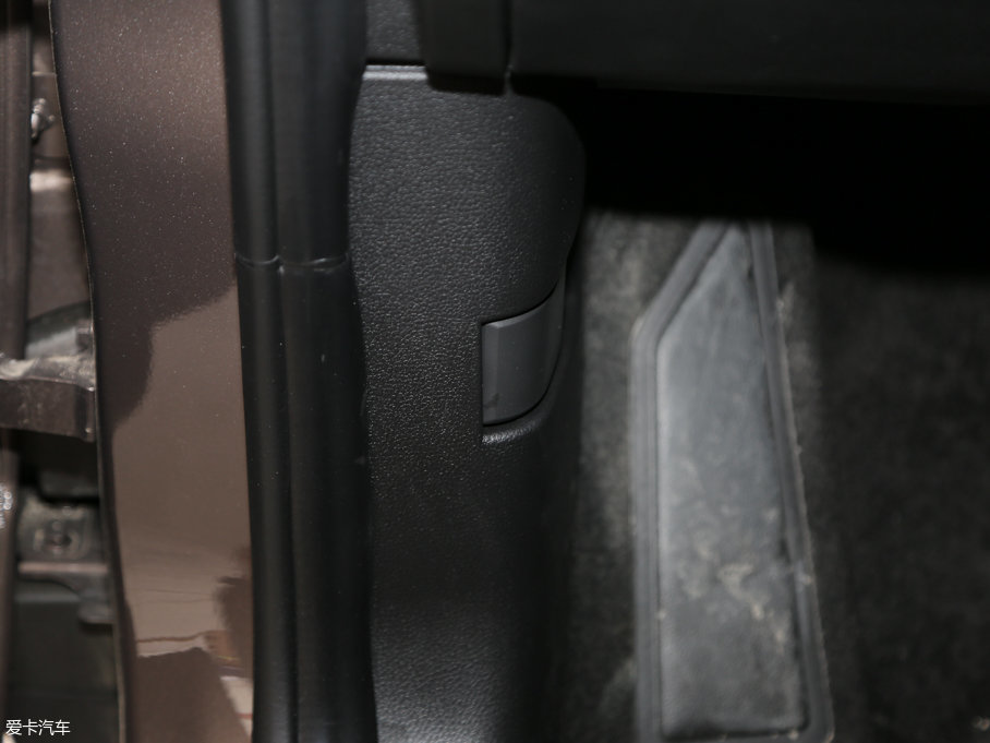 2017^5 SUV 1.6T ԄŞ