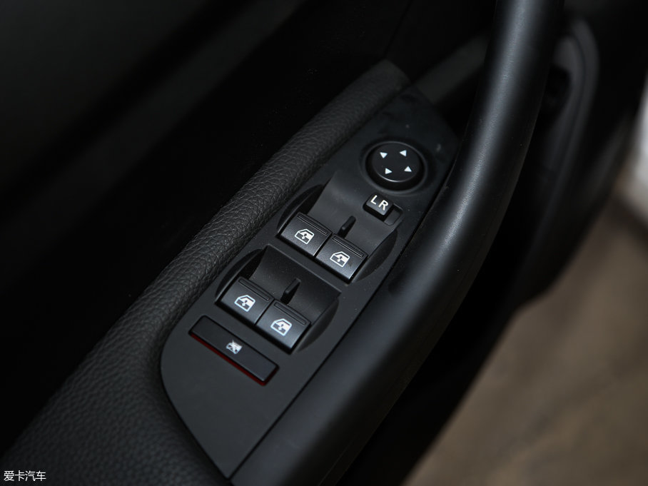 2017^5 SUV 1.6T քMȡ