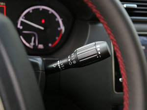 2017款1.6T 自动尊贵型 中控区