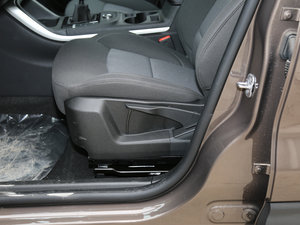 2017款1.6T 手动领先型 主驾驶座椅调节