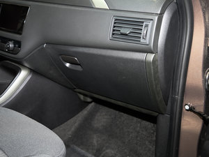 2017款1.6T 手动领先型 空间座椅