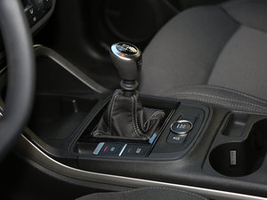 2017款1.6T 手动进取型 换挡杆