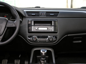 2017款1.6T 手动进取型 中控台