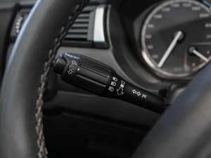 2017款1.6T DCT致悦型 中控区