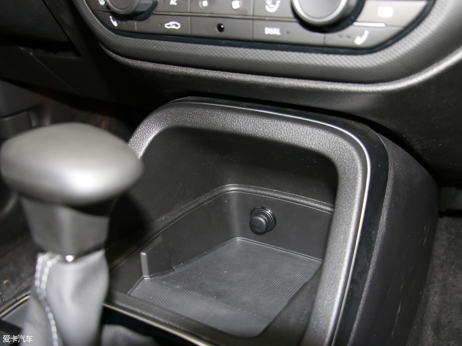 2018^5 SUV 1.6T ԄŞ