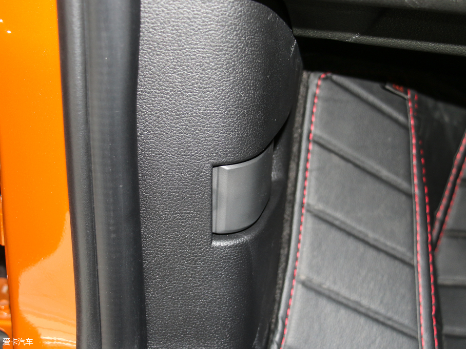 2018^5 SUV 1.6T Ԅ(dng)F