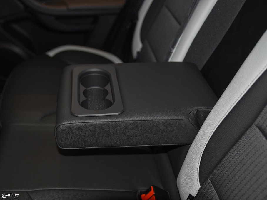 2018^5 SUV 1.6T Ԅ(dng)F