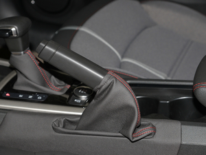 2018款1.6T 自动尊贵型 驻车制动器
