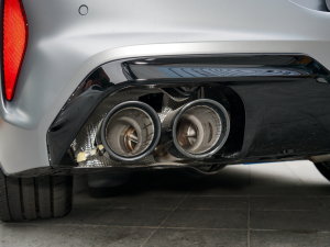 2022款M8 四门轿跑车 雷霆版 排气管