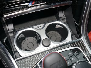 2022款M8 四门轿跑车 雷霆版 前排杯架