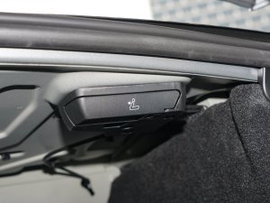 2022款M8 四门轿跑车 雷霆版 空间座椅
