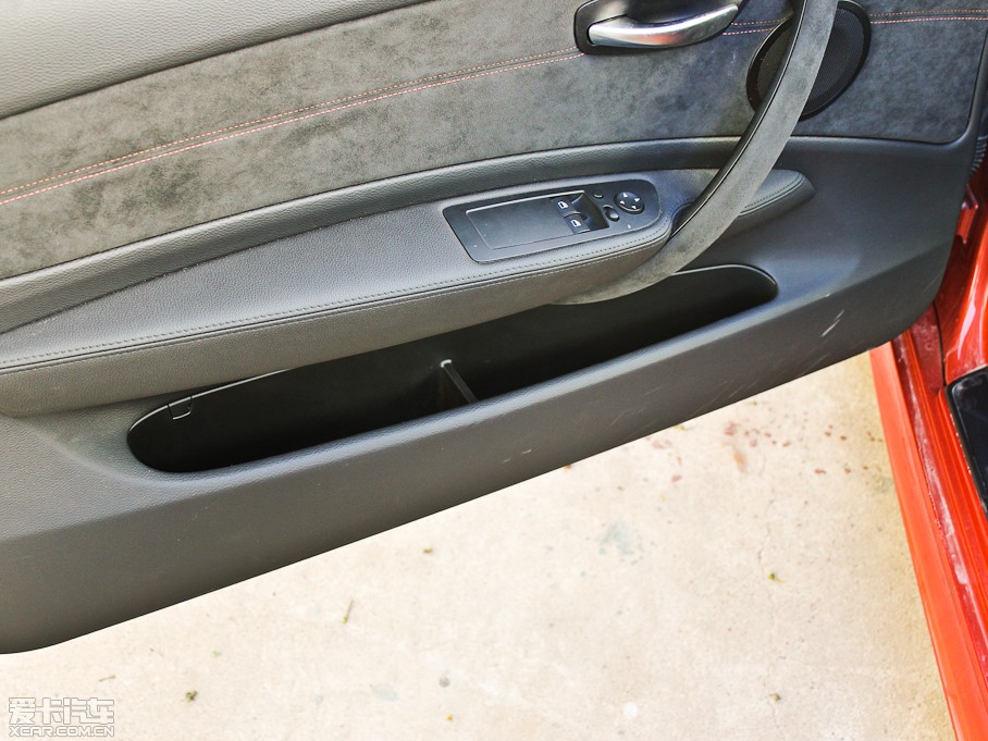 2011R1ϵM 1-Series M Coupe