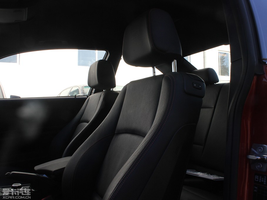 2011R1ϵM 1-Series M Coupe