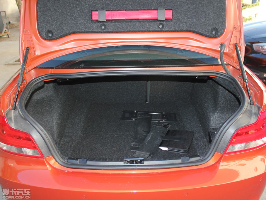 2011R1ϵM 1-Series M Coupe