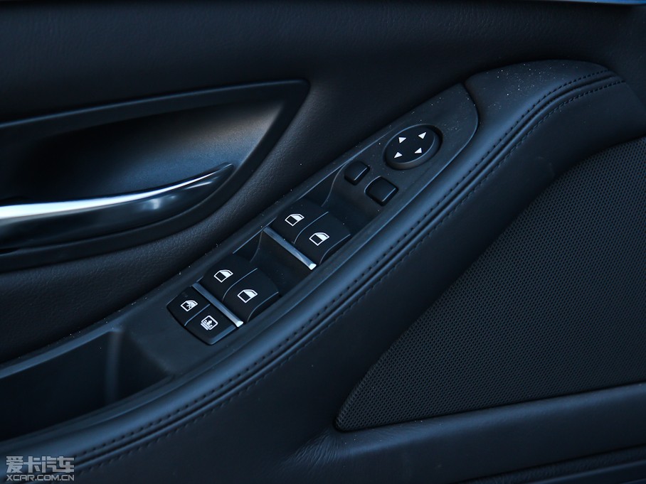 2012款宝马M5 4.4 V8