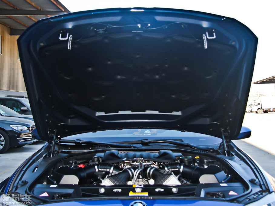 2012款宝马M5 4.4 V8