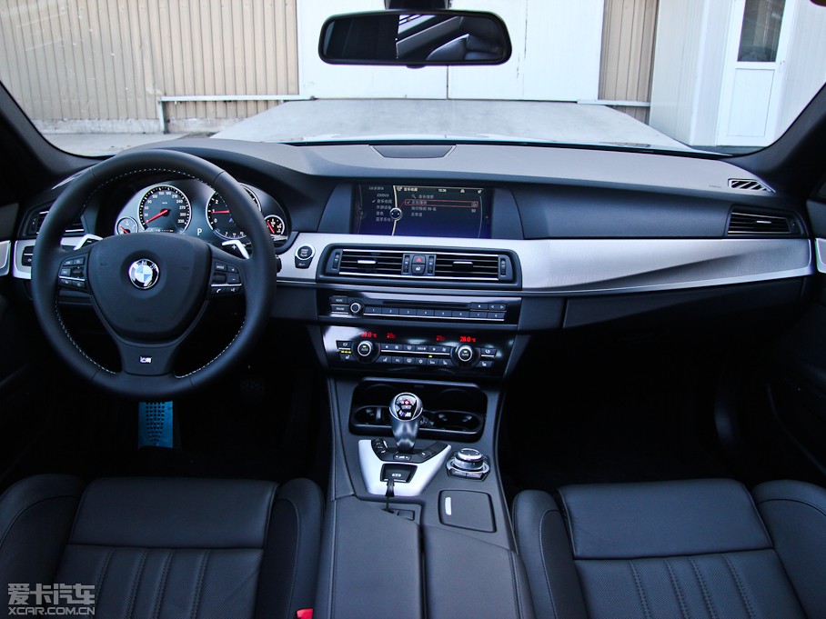 2012款宝马M5 4.4 V8
