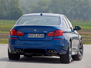 2012款4.4 V8 整体外观