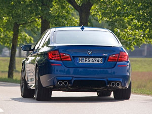 2012款4.4 V8 整体外观