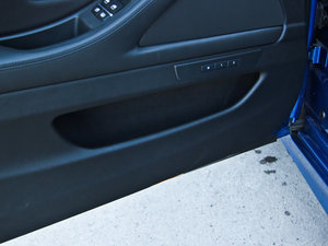2012款4.4 V8 前门储物空间
