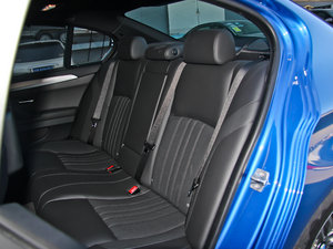 2012款4.4 V8 后排座椅
