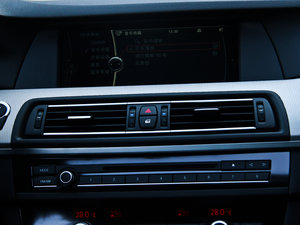 2012款4.4 V8 空调出风口