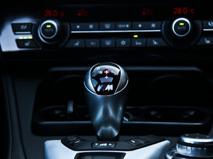 2012款4.4 V8 中控区