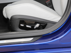 2018款4.4T V8 主驾驶座椅调节