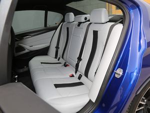 2018款4.4T V8 后排座椅