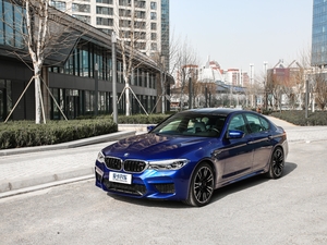 2018款4.4T V8 整体外观